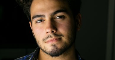 Photo of Omar Negrin.