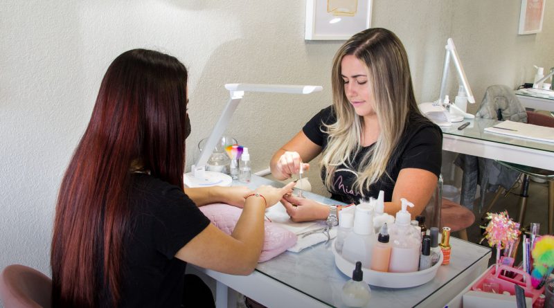 Mia Nail Studio.