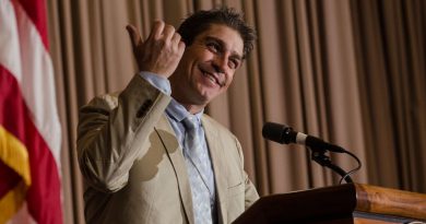 Photo of Richard Blanco.