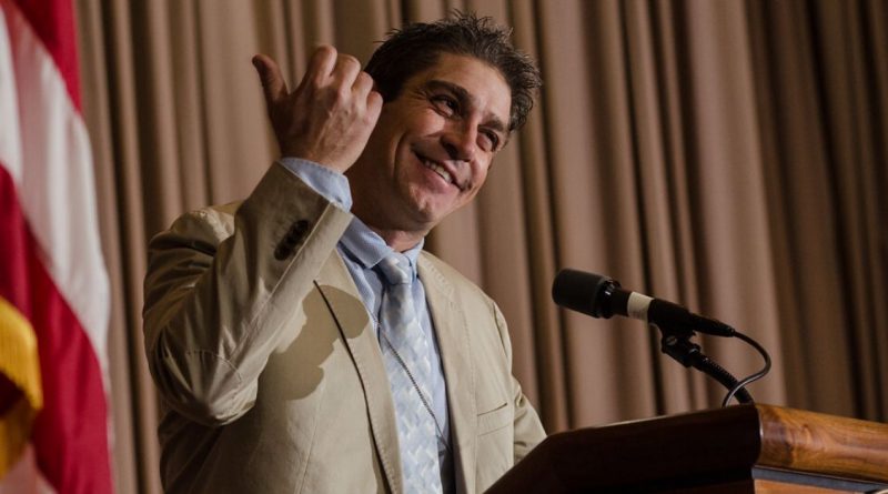 Photo of Richard Blanco.